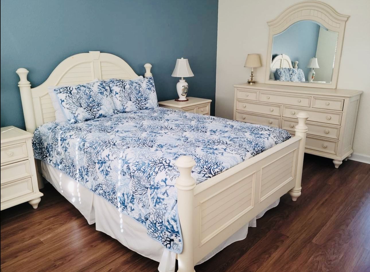 Queen bedroom set (FREE 24H DELIVERY AND SETUP)