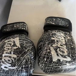 boxing gloves 
