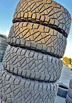 37x12.50/18 Nitto Selling a set of 4 tires in excellent condition š«”