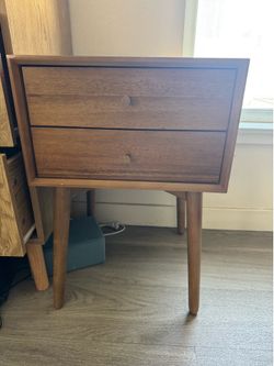 Mid-Century Modern 2-Drawer Nightstand – Solid Wood Look