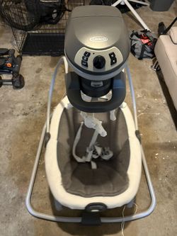 Graco Baby Swing w/ Musical Tunes