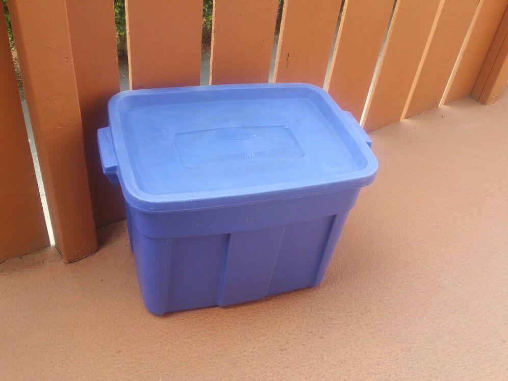 Rubbermaid 18 Gallon Tote for Sale in Chula Vista, CA OfferUp