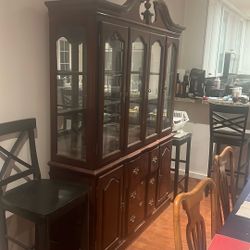 Furniture - China Hutch / Cabinet 
