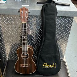 Amahi C440 Ukulele w/ Case