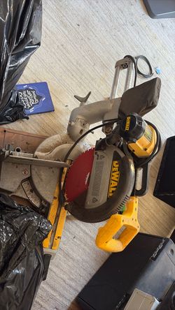 deWalt DW708 sliding compound miter saw