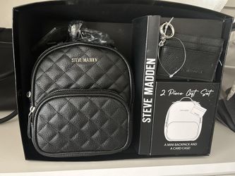 Steve Madden 2 Piece Gift Set .