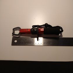Fish Lip Gripper Small 7" 