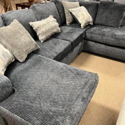 Beautiful Absolutely Stunning Nice Doubles Chaise Sectional!