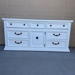 Dresser White 9-Drawers 