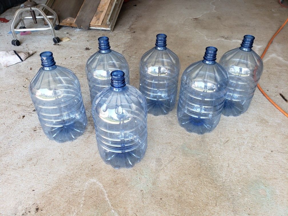 I have 6 jugs they are 4 gallons. ( Plastic ) 10.00 each