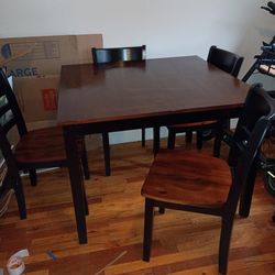 Dining Room table with 4 matching chairs