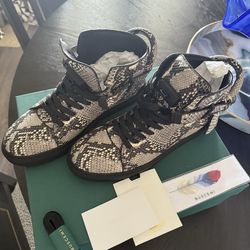 Buscemi 100mm exotic black and white. Like New condition. Worn once   Over $1250 retail.  Only!  $580