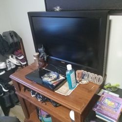 32 Inch TV And 3d Blu-ray Player Vizio And Samsung 3d 