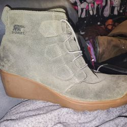 Sorel Size 9 Women's Suede Ankle Boots