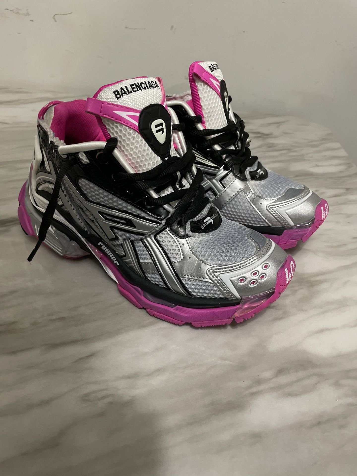 BALENCIAGA RUNNERS SIZE 7