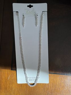 NEW NECKLACE AND EARRINGS MATCHING SET