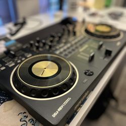 Pioneer DDJ-REV1 DJ Controller