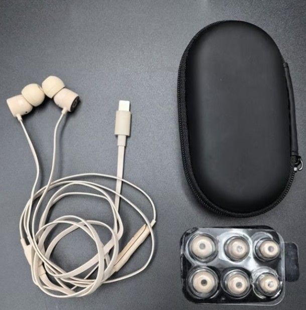 Apple Beats Dr Dre UrBeats 3 In Ear Earphone with Lightning Connector-Satin Gold