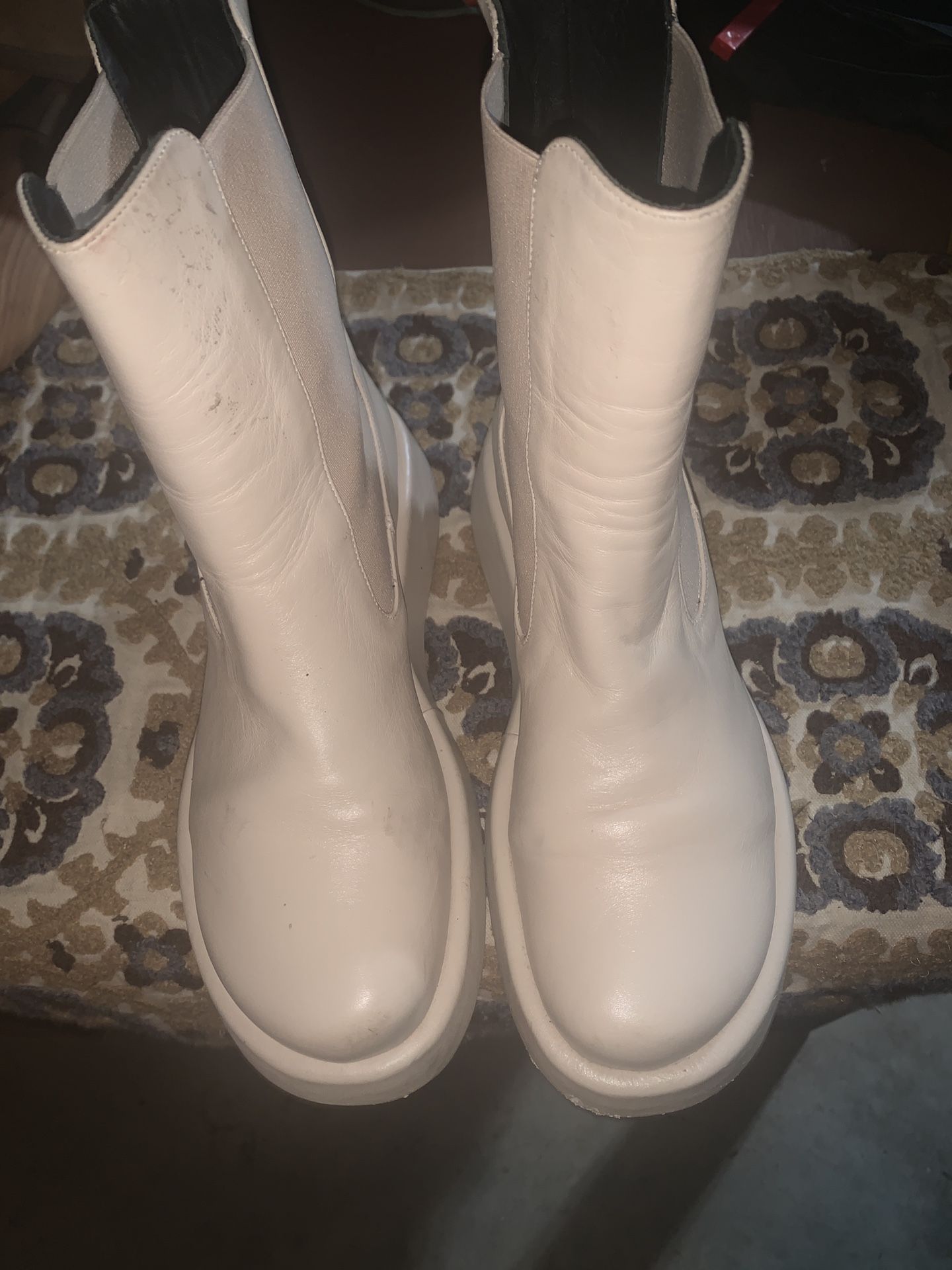 Paloma Barcelona Leather Chelsea Cream Size 6.5