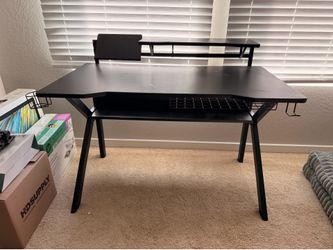 Modern Gaming Computer Desk with Monitor Stand – Excellent Condition