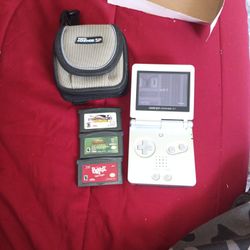 Game Boy ADvance Sp Whit 4 Games Only $40.00 Dollar 