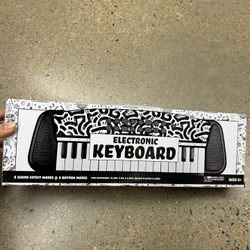 NWT kids electronic keyboard 