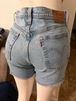 Women’s Levi’s shorts size 28