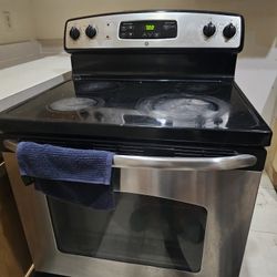 Microwave And Stove 