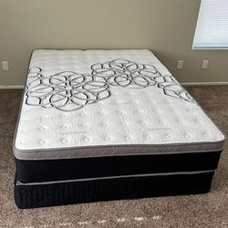 Queen Size Mattress Pillow Top 12"     new mattress sealed.