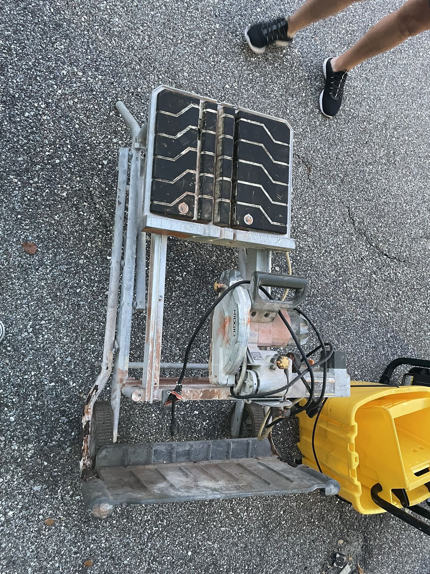 Ridged Wet Tile Saw