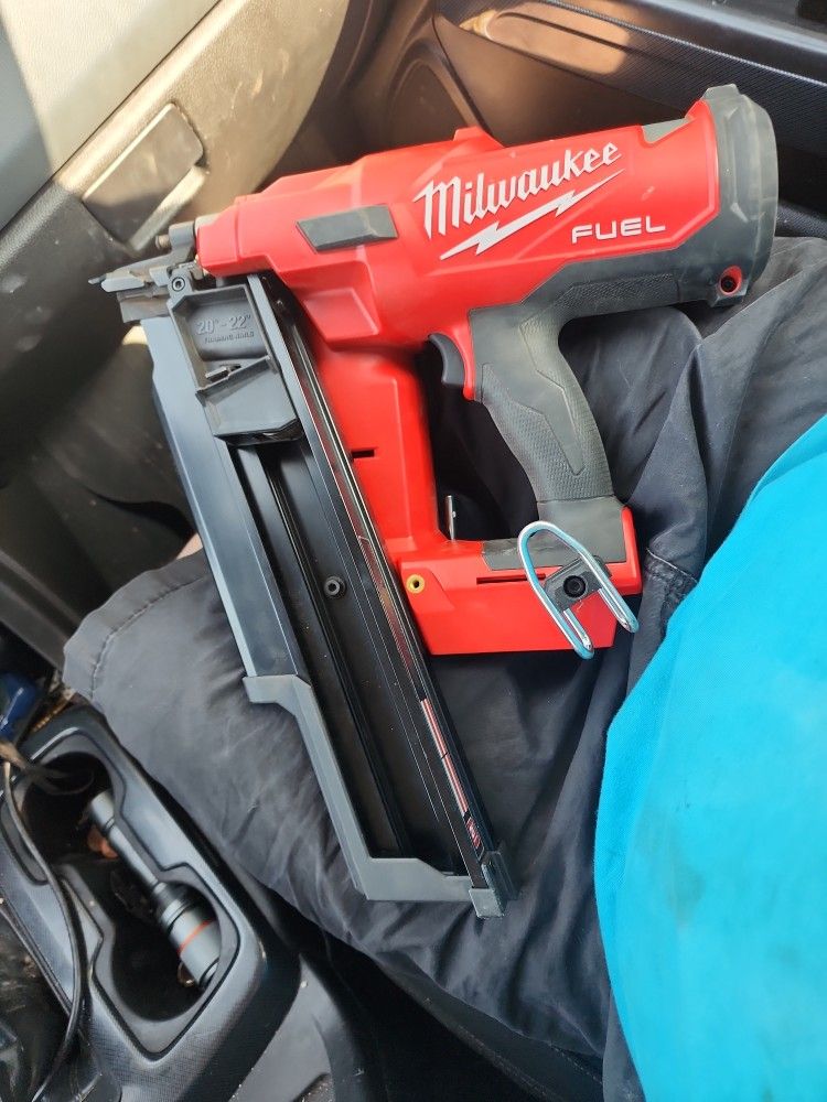 Milwaukee M18 Framing Nail Gun