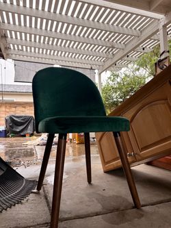 GREEN CHAIR