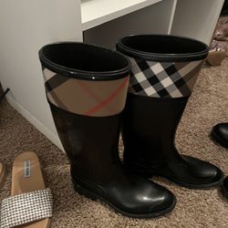 New Authentic Burberry Rain Boots Size 8 Used Once