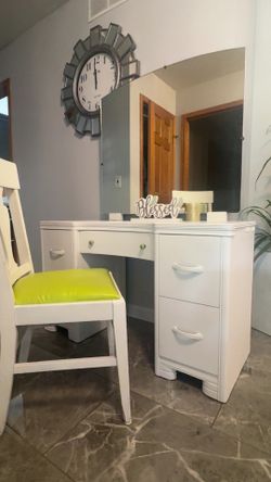 Solid Wood Makeup Vanity, With Chair, And Mirror Great Condition 