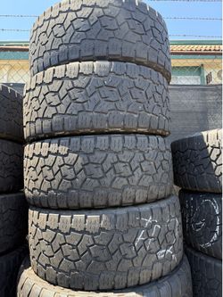 305/55/R20 las 4 llantas por $200