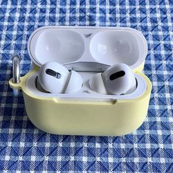 Apple Airpods Pro 1st Generation w/ Wireless Charging and Soft Case A2190
