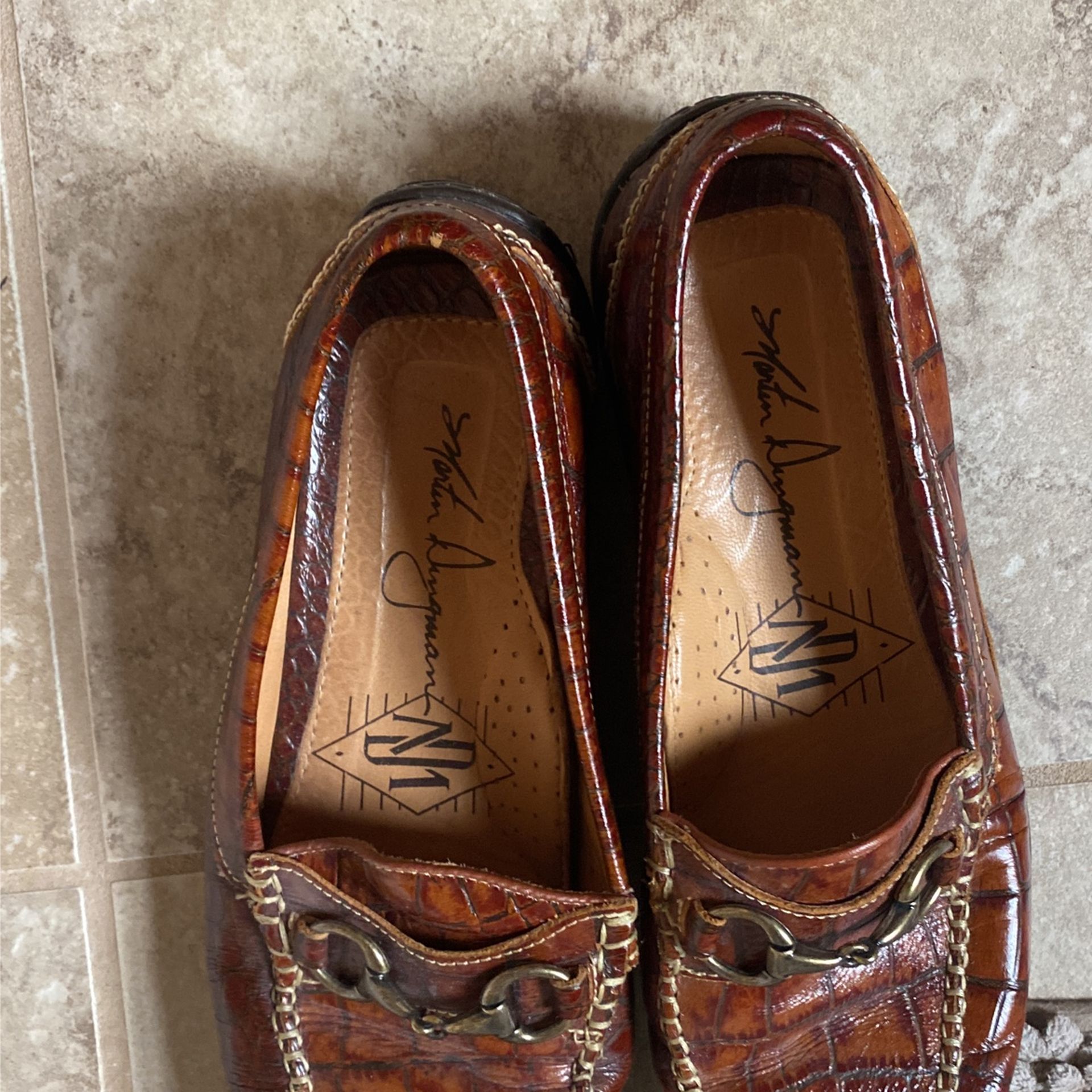 Men’s Dungmrns Loafers Size 10 Like New