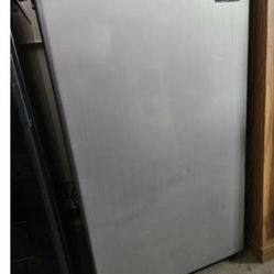 Magic Chef Mini Fridge