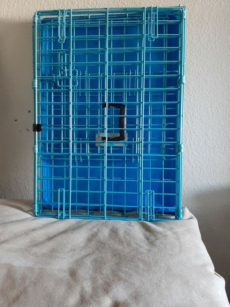 Never Used Medium Blue Collapsible Dog Cage