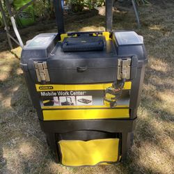 Stanley Mobile Work Center On Wheels