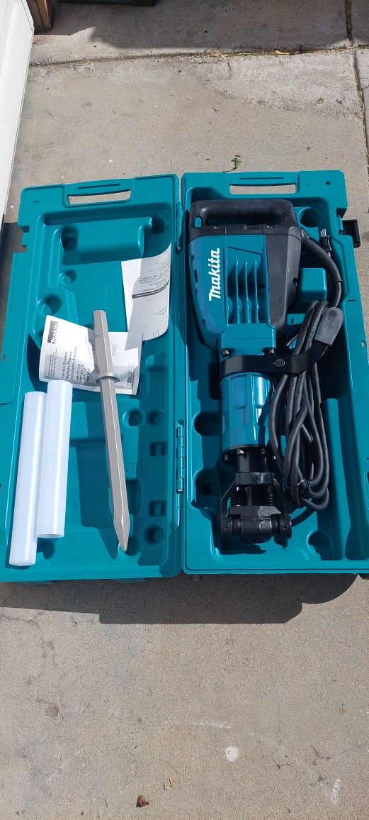 Makita 14 Amp 1-1/8 in. Hex Corded Variable Speed 35 lb. Demolition Hammer w/ Soft Start, LED, (1) Bull Point and Hard Case

Brand New Cash Or Zelle 