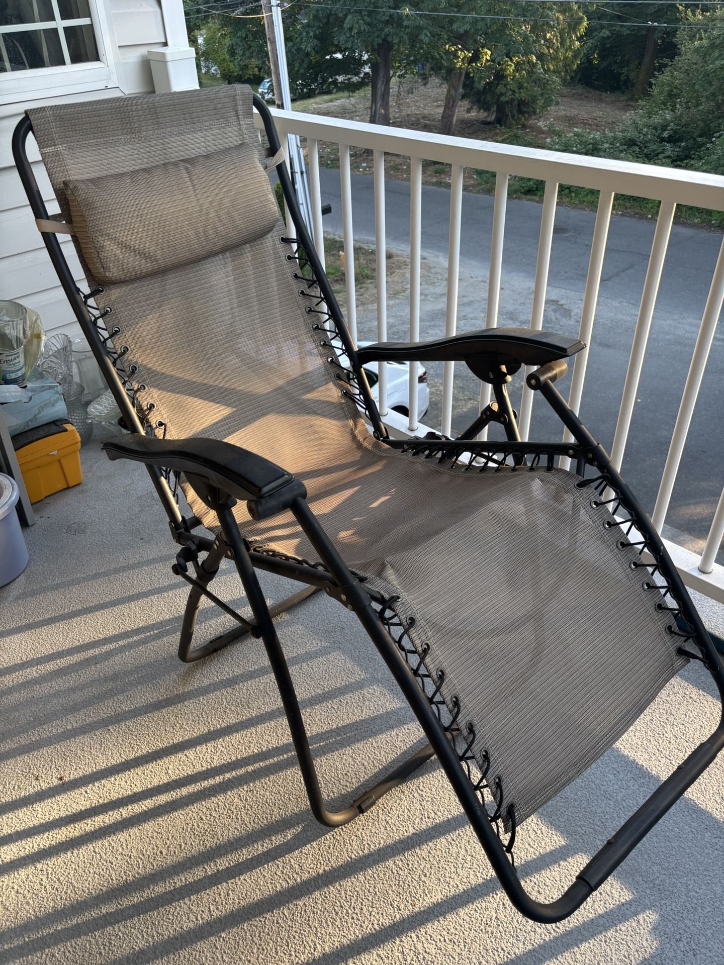 RECLINING CHAIR