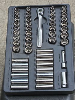 1/4" Drive craftsman set,with metrics, and standards Sockets in Grate Working Condition.