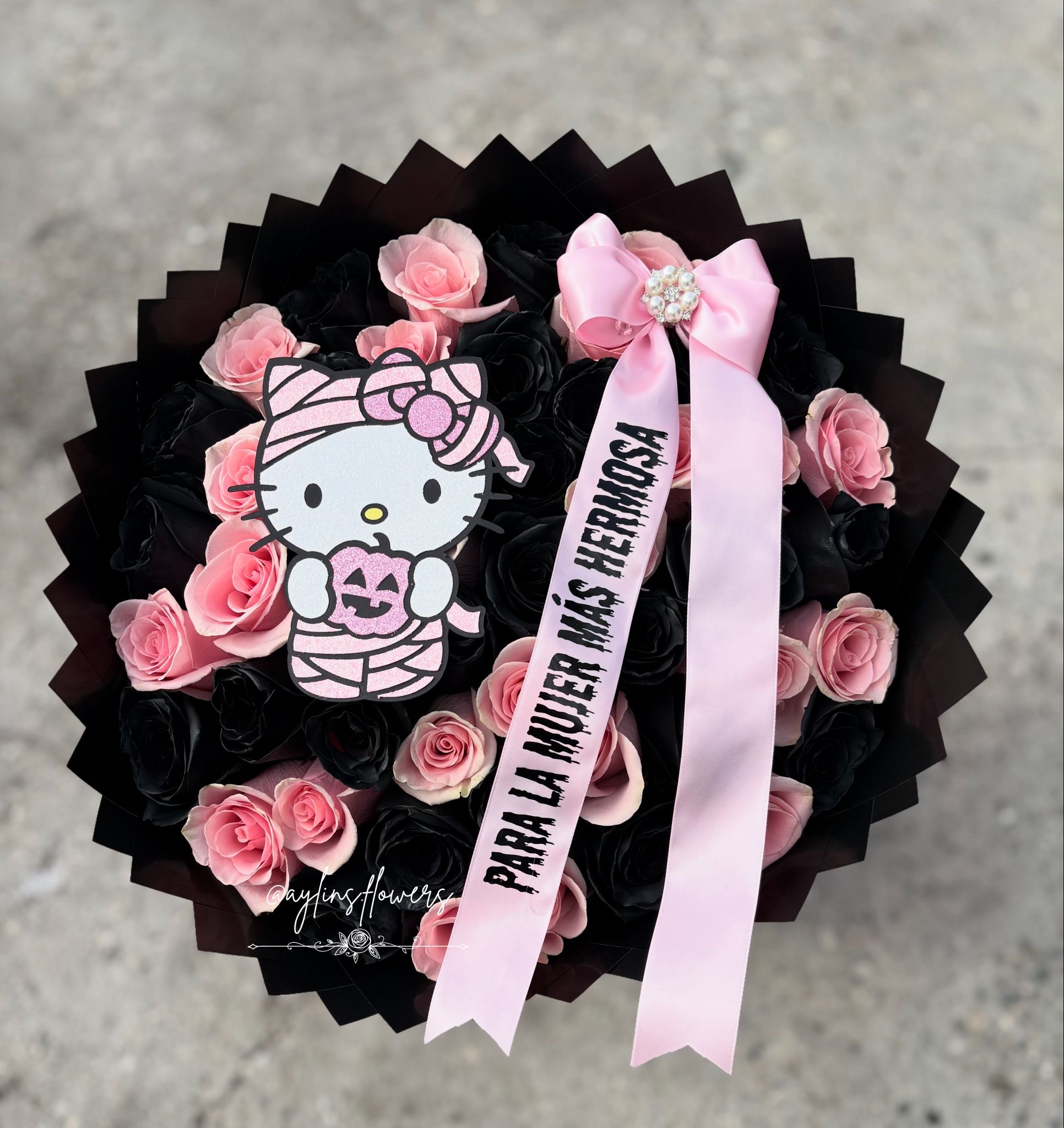 Spooky Halloween Hello Kitty Ramo Buchon Flower Roses Bouquet Roses