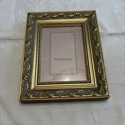 New Picture Frame Holds 5”x7” Picture