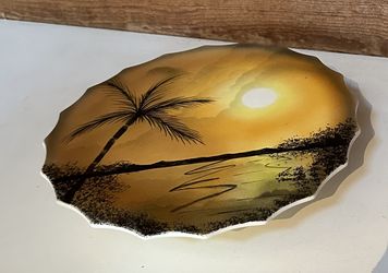 Hand painted sunset vintage 1950’s cake/pie plate. Great condition!