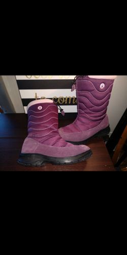 Women's Winter / Snow boots size 9