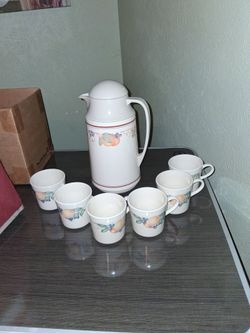 Vintage Corning ware Thermique Carafe  and matching  cups