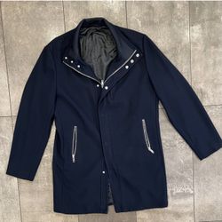 Zara tailored trench coat in navy blue size xl (44 euro), like new.  With zipper, goes approximately mid thighs, tailored with back vent. Great condit