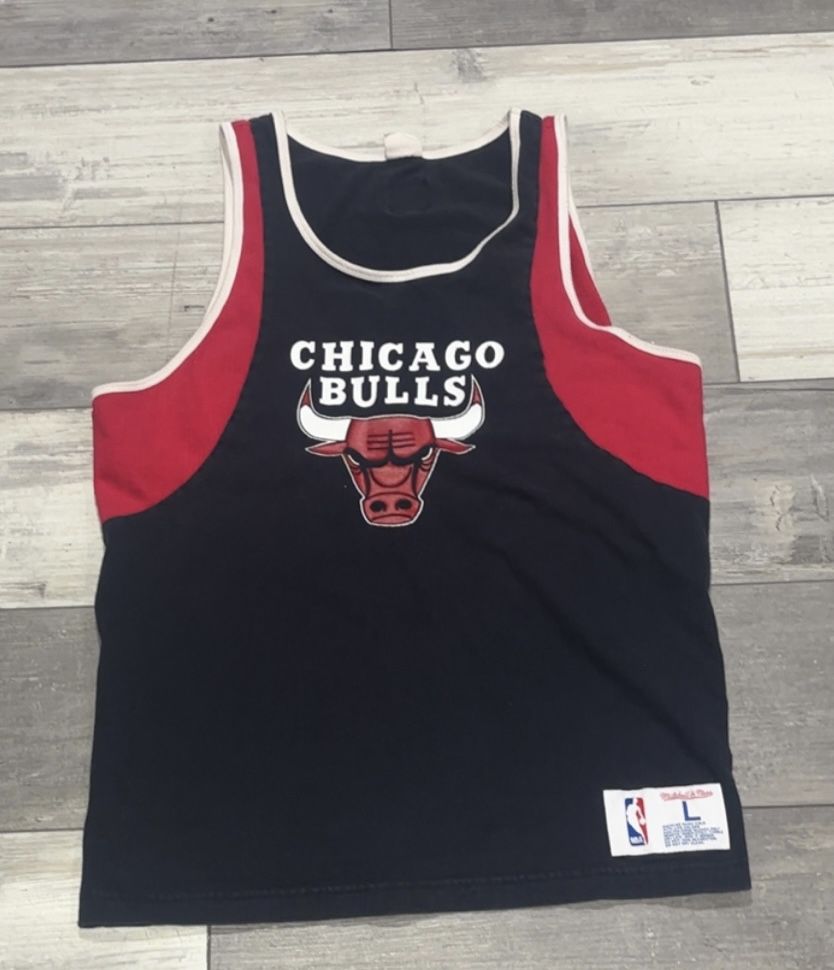Vintage Chicago Bulls Cut Off
